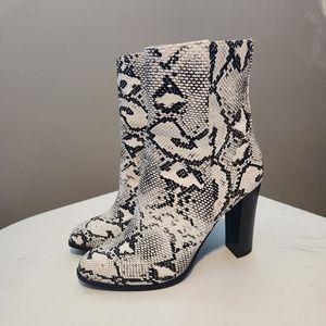 Black and white snake pattern ankle boots 7.5